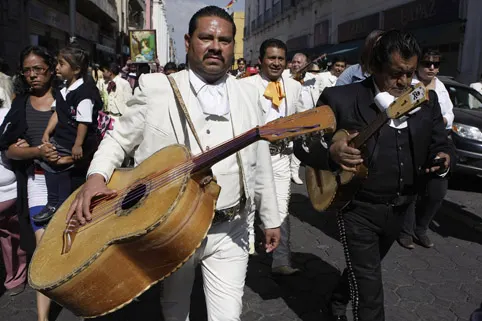 Mariachis con plazas de policías se niegan a realizar operativos en Tepexi
