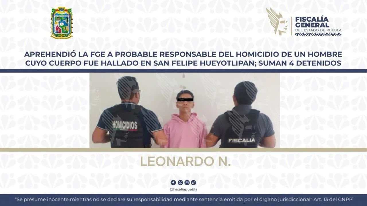 Como resultado de labores de **inteligencia** y trabajo de **campo**, la **Fiscalía General del Estado** ubicó y **aprehendió** a **Leonardo N.** como **probable responsable** del **homicidio** de un hombre cuyo cuerpo fue hallado el **31 de enero de 2025** entre las calles **Aquiles Serdán** e **Independencia Norte** de la **junta auxiliar de San Felipe Hueyotlipan**, de la **ciudad de Puebla**. Al tener conocimiento del hecho, se ordenó de forma inmediata el desahogo de diligencias, interviniendo en las mismas **agentes investigadores** y **peritos** quienes lograron establecer que el **28 de enero de 2025**, la **víctima** de nombre **José Óscar N.**, fue privado de la vida en el interior de un inmueble utilizado para el **consumo de drogas**, ubicado en **primera cerrada Cuauhtémoc sin número**, entre las calles **Miguel Hidalgo Sur** y **Aquiles Serdán Sur**, de la referida **junta auxiliar**, y posteriormente fue abandonado en vía pública. Con base en los **datos de prueba**, se identificó a **Leonardo N.** como uno de los probables responsables por lo que se solicitó y dio cumplimiento a la **orden de aprehensión** en inmediaciones de la calle **11 sur y 127 poniente**, de la **ciudad de Puebla**, quedando a disposición del **Juez de Control** bajo cargos por **homicidio calificado**. Cabe destacar que por estos hechos ya se encuentran vinculadas a proceso otras **tres personas**.