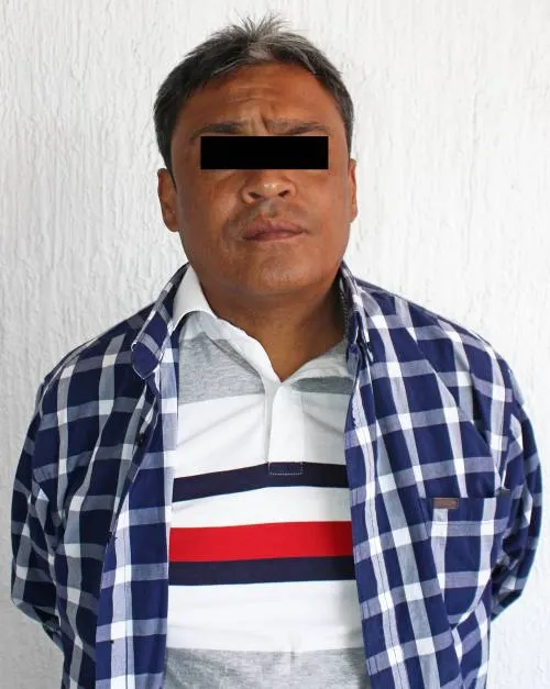 Detienen a dos hombres por robo de tarjeta bancaria
