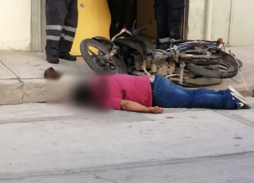 Ejecutan a motociclista en unidad habitacional de Texmelucan