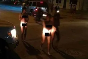 Acusan de robo a tres mujeres y las obligan a caminar desnudas