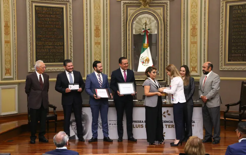 congreso-de-puebla-presea-luis-rivera-terrazas