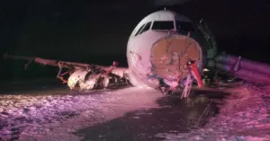 Aterrizaje forzoso deja 23 heridos en Canadá