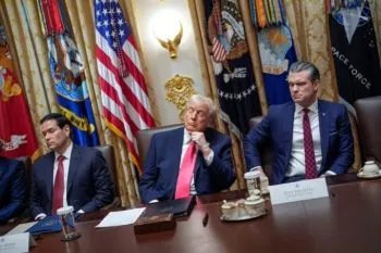 Trump califica de “basura” a inmigrantes somalíes y ordena reforzar deportaciones