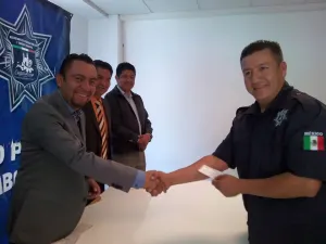 Entregan estímulos económicos a policías de Cuautlancingo