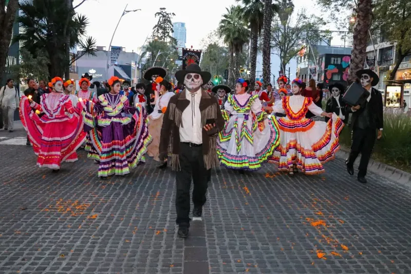 gob-pue-desfile-entre-vivos-y-muertos