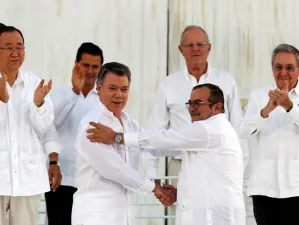 Santos llega a Oslo para recibir el Nobel sin nadie de las FARC