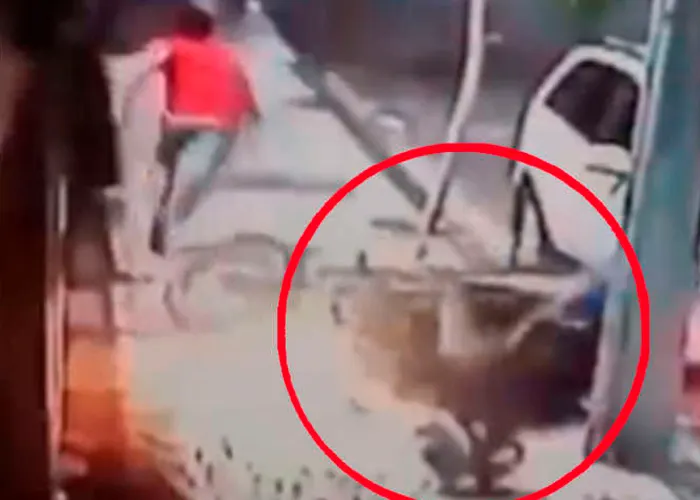 Video: Hombre evita ser víctima de robo con tremenda patada voladora