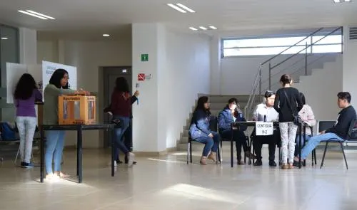 IEE colabora con Instituto Normal del Estado en jornada electoral