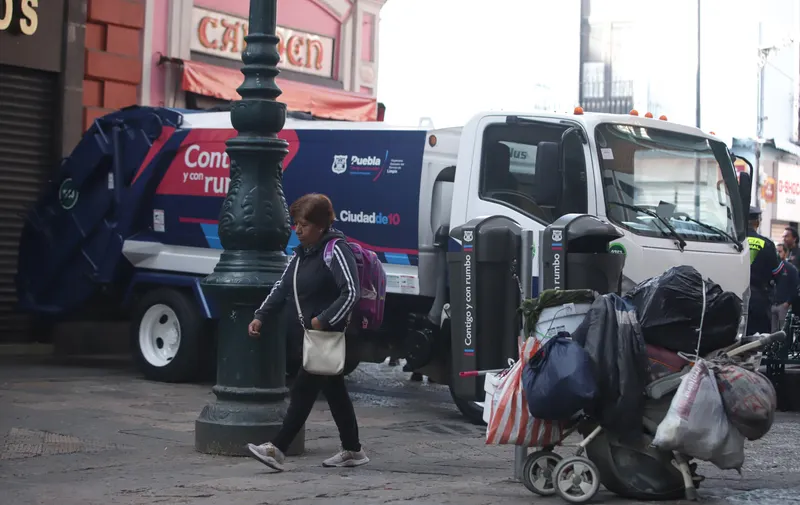 nueva ruta de recolección de basura y de la instalación de botes papeleros