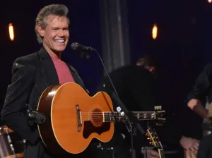 Randy Travis, en situación crítica por miocardiopatía