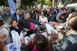 Convive Tony Gali con poblanos en el Día de la Candelaria