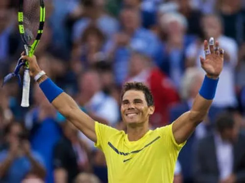 Nadal derrota a Coric y se acerca al número uno