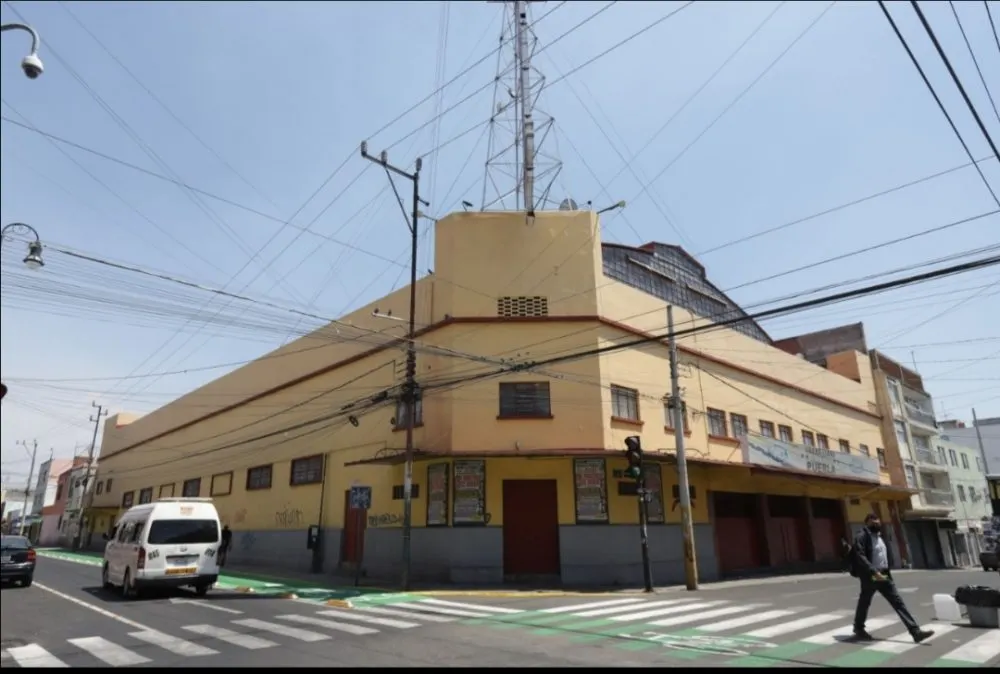 En vilo, reapertura de Arena Puebla