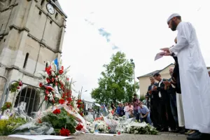 Primer inculpación en la investigación sobre el cura degollado en Francia