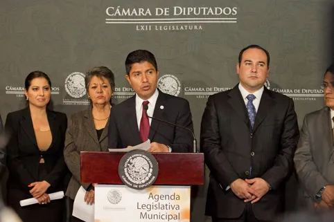 Asociaciones municipalistas proponen agenda común en San Lázaro