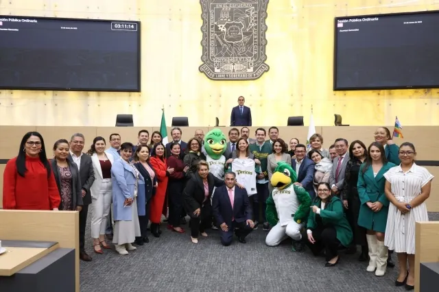 Pericos de Puebla en sede del Poder Legislativo