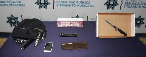 Detuvieron fuerzas municipales de Puebla a pareja por robo en agravio de un taxista