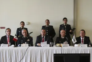 Empresario poblano exige no abrir cuarteles a padres de normalistas