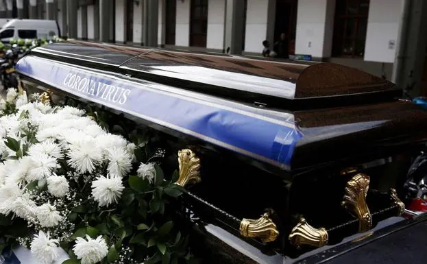 Detienen a mexicanos escondidos en ataúdes; texano intentó llevarlos a EU