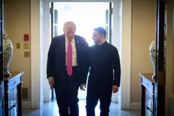 Zelenski y Trump buscan disminuir tensiones con Rusia en reunión en la Casa Blanca