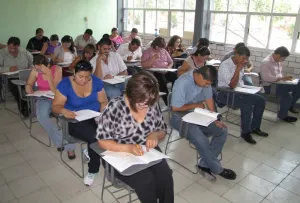 Realizan examen para ingreso al servicio profesional docente en educación primaria