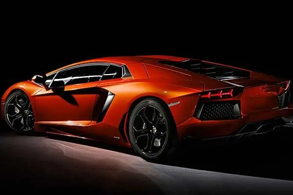 CR7 se regala un Lamborghini por su cumpleaños