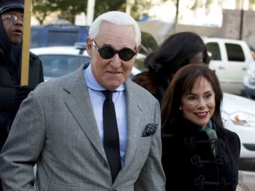 Roger Stone es libre, Trump conmuta pena de prisión