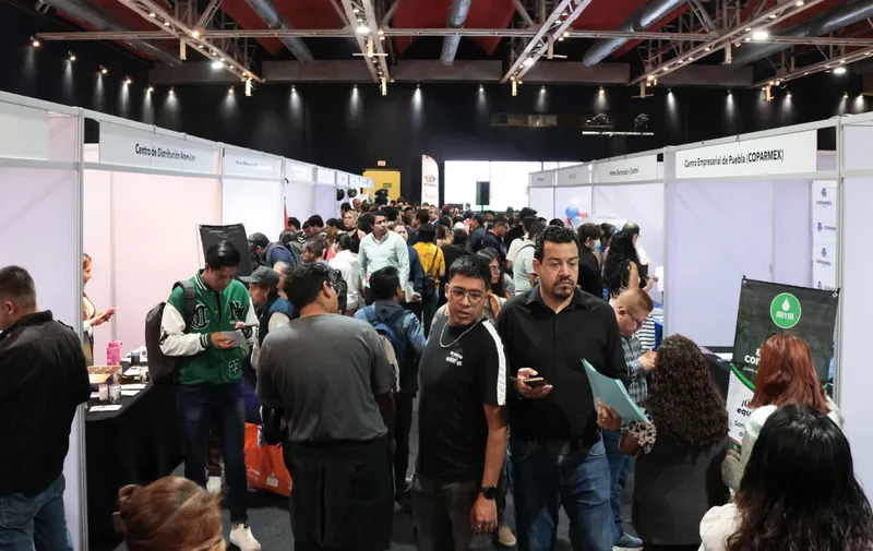 Más de 100 empresas participan en la Feria del Empleo de la Juventud en Puebla
