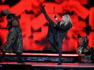 Madonna da de qué hablar durante show en Australia