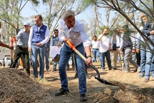 Tony Gali supervisa obras en el Parque del Cerro de Amalucan