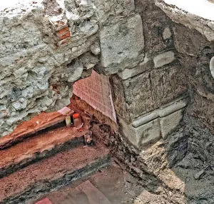 Palacio del siglo XXI es descubierto bajo la tierra del centro histórico