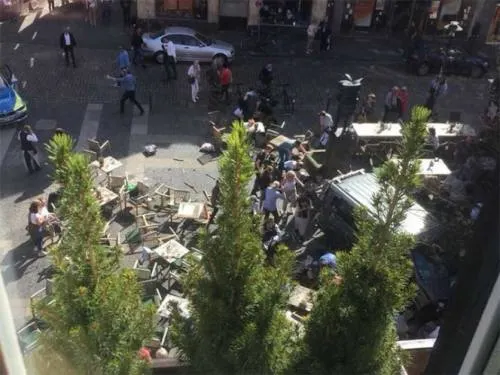 Atropellan a multitud en Alemania; reportan varios muertos