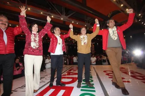 Meade Kuribreña pisó por primera vez territorio poblano y fue arropado por organizaciones