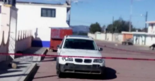 Hallan cuerpo dentro de una camioneta abandonada en Chalchicomula