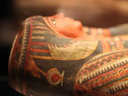 Encuentran 59 sarcófagos antiguos en Egipto; tienen más de 2 mil años
