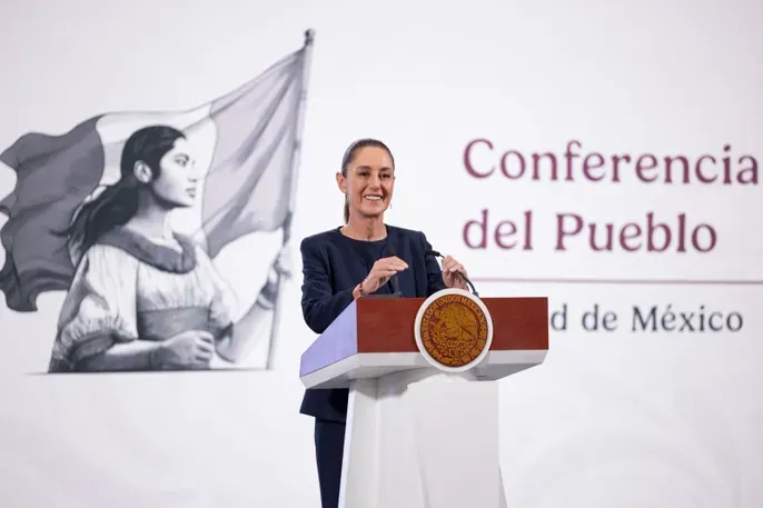 Anuncia Sheinbaum aumento salarial y más beneficios para maestras y maestros