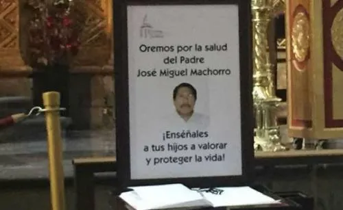 Sale del hospital el sacerdote apuñalado en Catedral Metropolitana