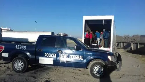 Abandonan tráiler en Esperanza con  migrantes centroamericanos