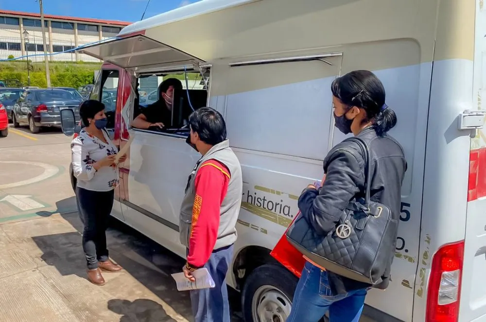 Con unidades móviles, SMT acerca expedición de licencias a la población