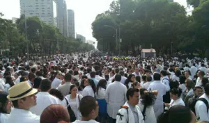 Galenos invaden DF en apoyo a colegas