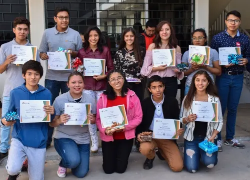 Estudiantes de preparatoria Udlap-Sedif representantes del Programa Jóvenes en Acción