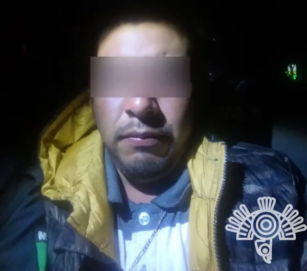 Policía Estatal detiene a un hombre que portaba un fusil de asalto