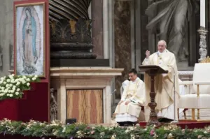 Déjenme un ratito solo frente a la Virgen de Guadalupe, pide el Papa