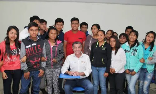 Garantiza Tony Gali infraestructura educativa y apoyos al campo en la mixteca