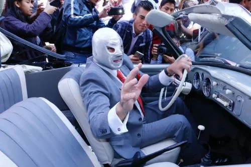 Regresó a Puebla “El hijo del Santo”; inaugura exposición fotográfica “A través del tiempo”