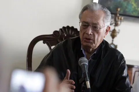 Bartlett culpa a gobernadores de mantas contra AMLO