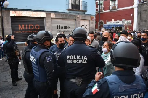 Ayuntamiento de Puebla confirma que ambulantes retirados de la calle 5 de Mayo son de Antorcha