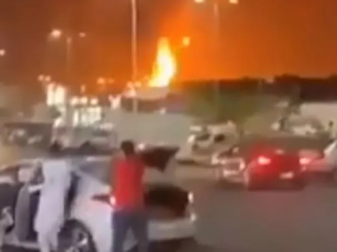 Se incendia petrolera en Arabia Saudita tras disparar proyectil