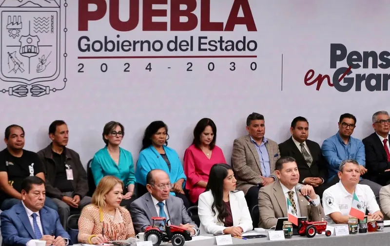 Gobierno de Puebla anuncia rehabilitación de 120 km de calles y caminos en 150 días